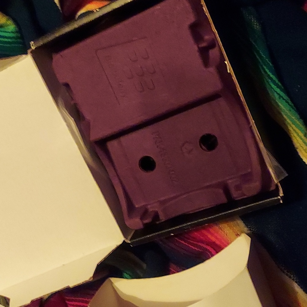 Simplier Times! Nwt Blackberry Tour. (REMOVABLE Battery!!!) - Picture 2 of 3